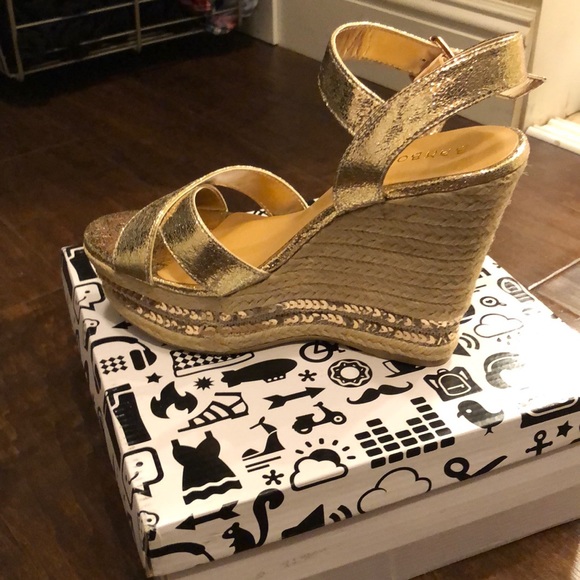 Gold wedge heel - Picture 2 of 6